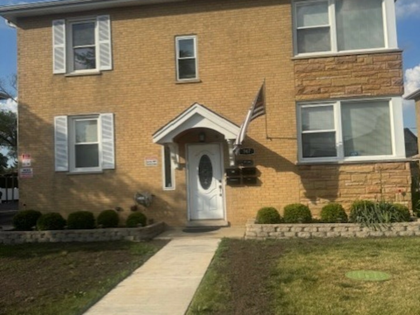 Property Photo: 747 N Northwest Highway IL 60068