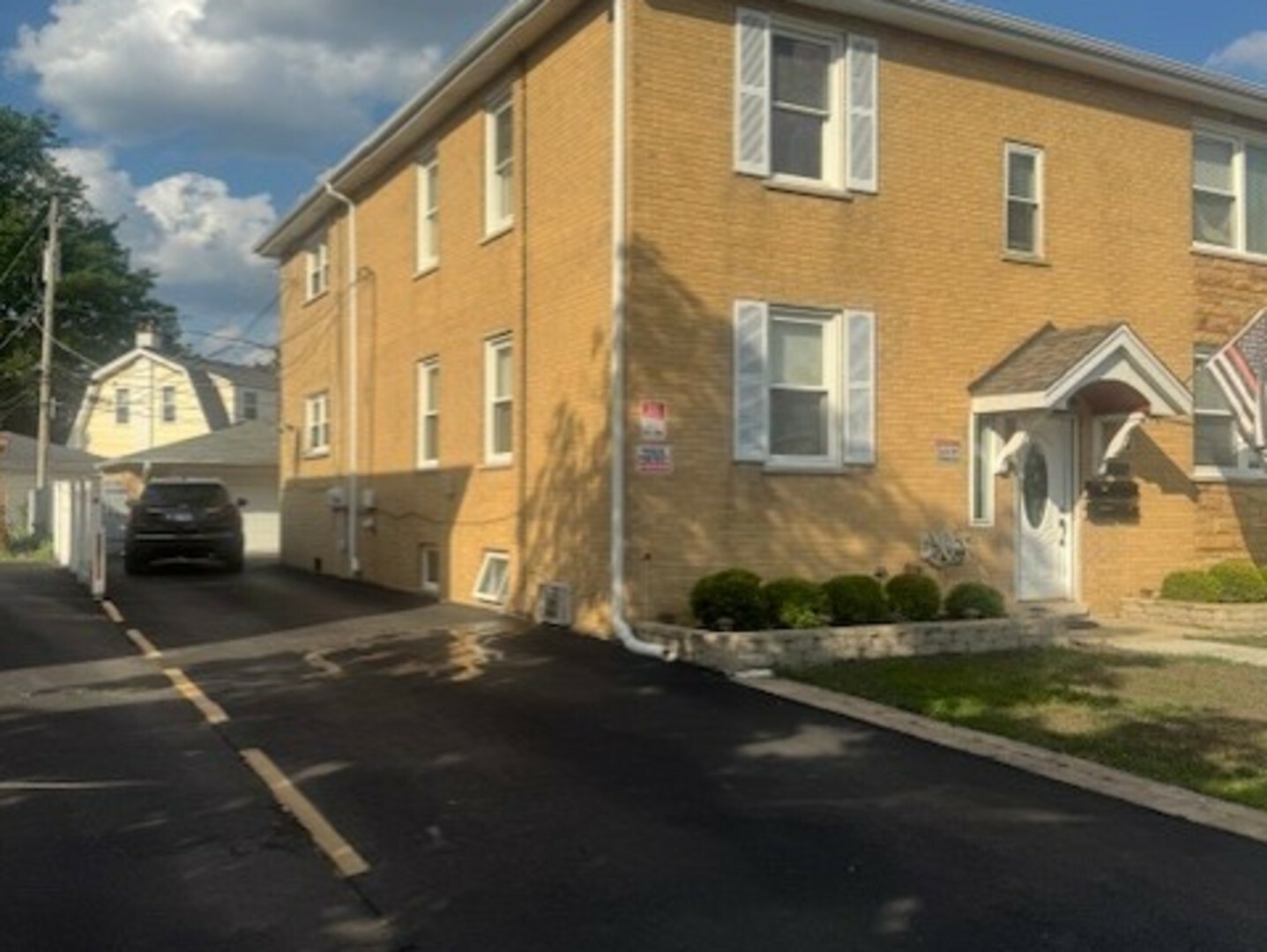 Property Photo:  747 N Northwest Highway  IL 60068 