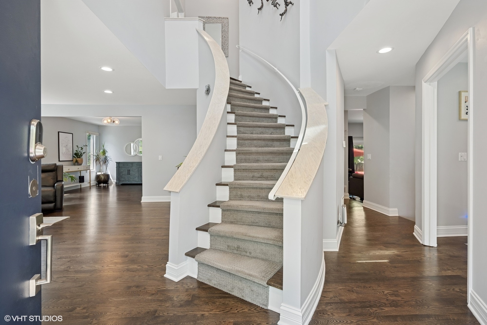 Property Photo: 320 Chateau Drive IL 60089
