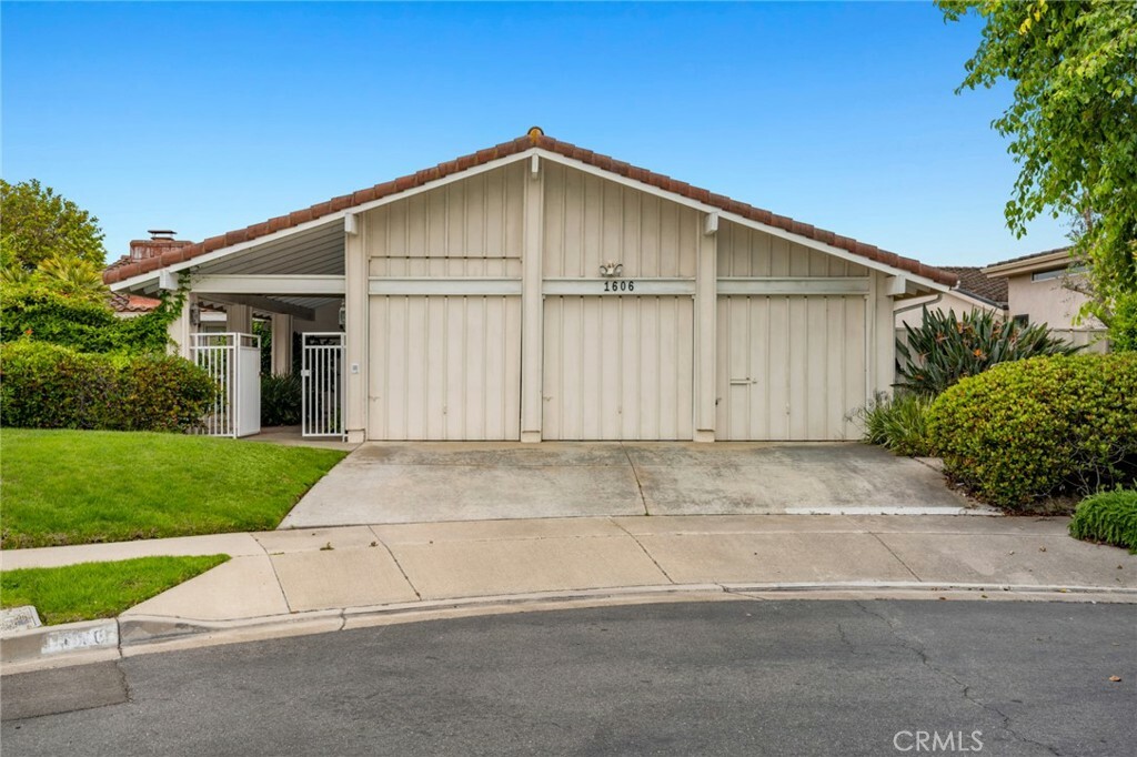 Property Photo: 1606 Reef View Circle CA 92625