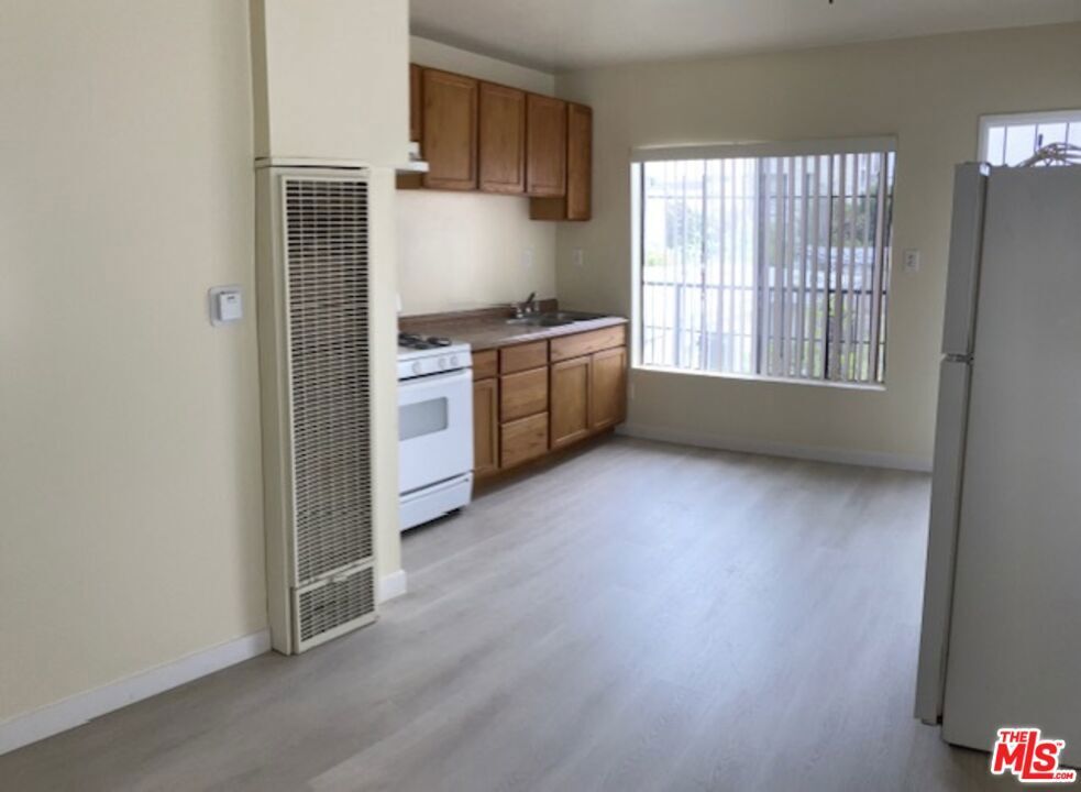 Property Photo: 910 S Kingsley Drive A CA 90006
