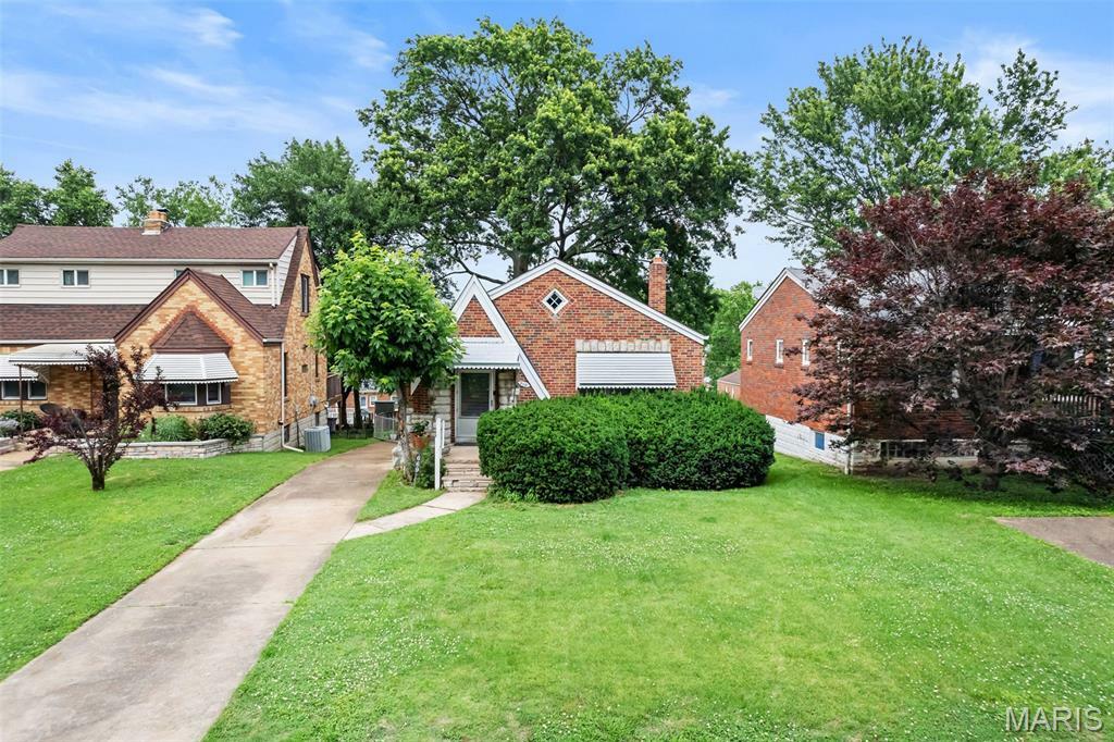 Property Photo: 669 Bellsworth Drive MO 63125