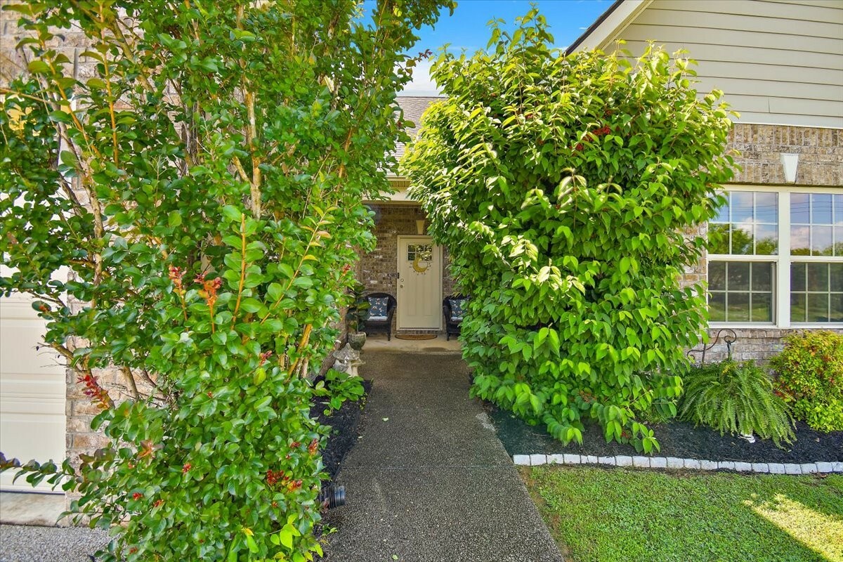 Property Photo: 3028 Honeysuckle Dr TN 37174