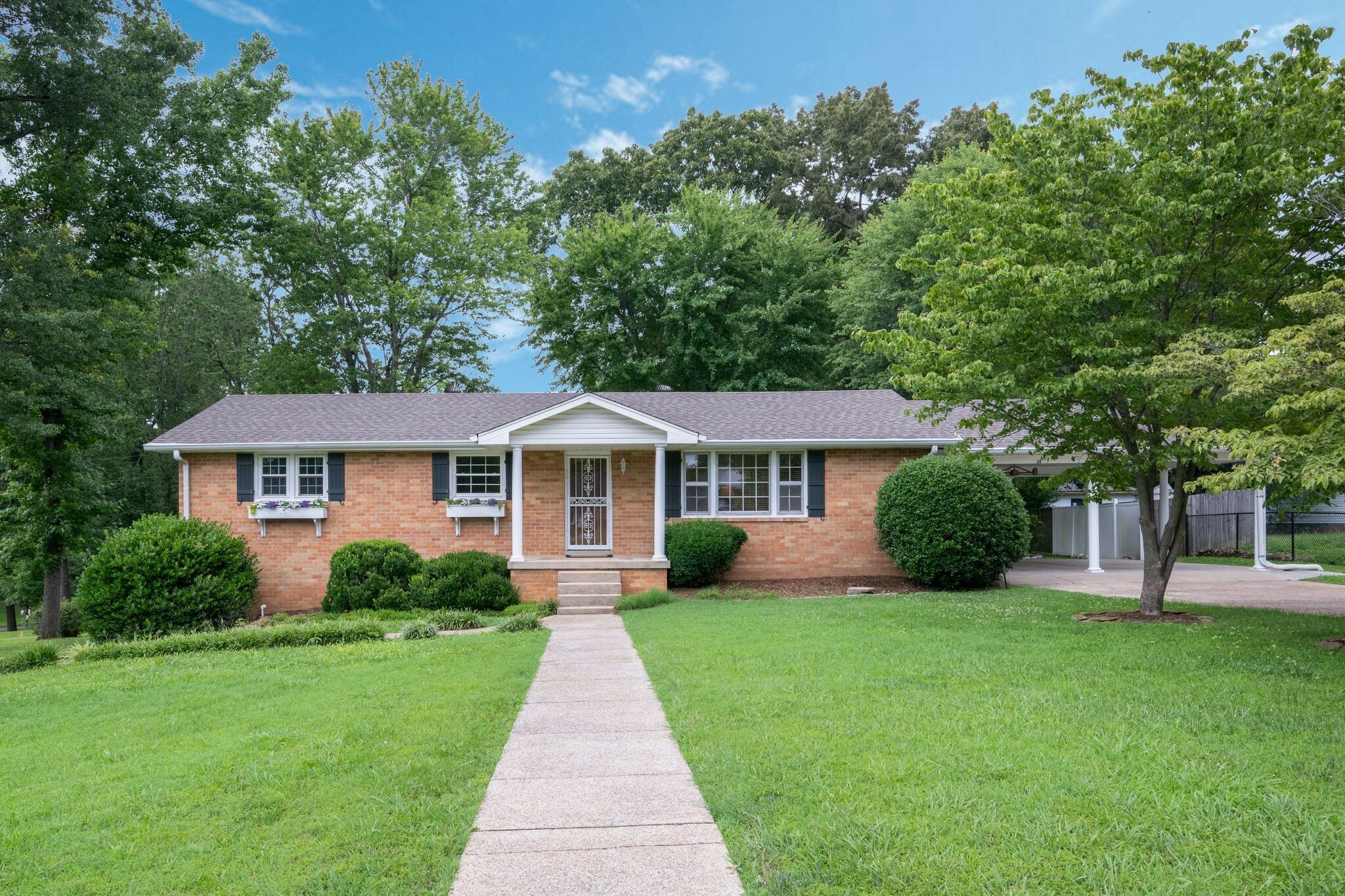 Property Photo: 305 E Overhill Dr TN 37055