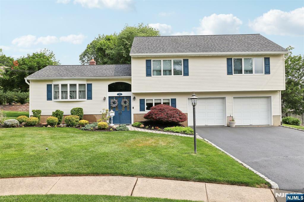 Property Photo: 6 Kipp Court NJ 07470
