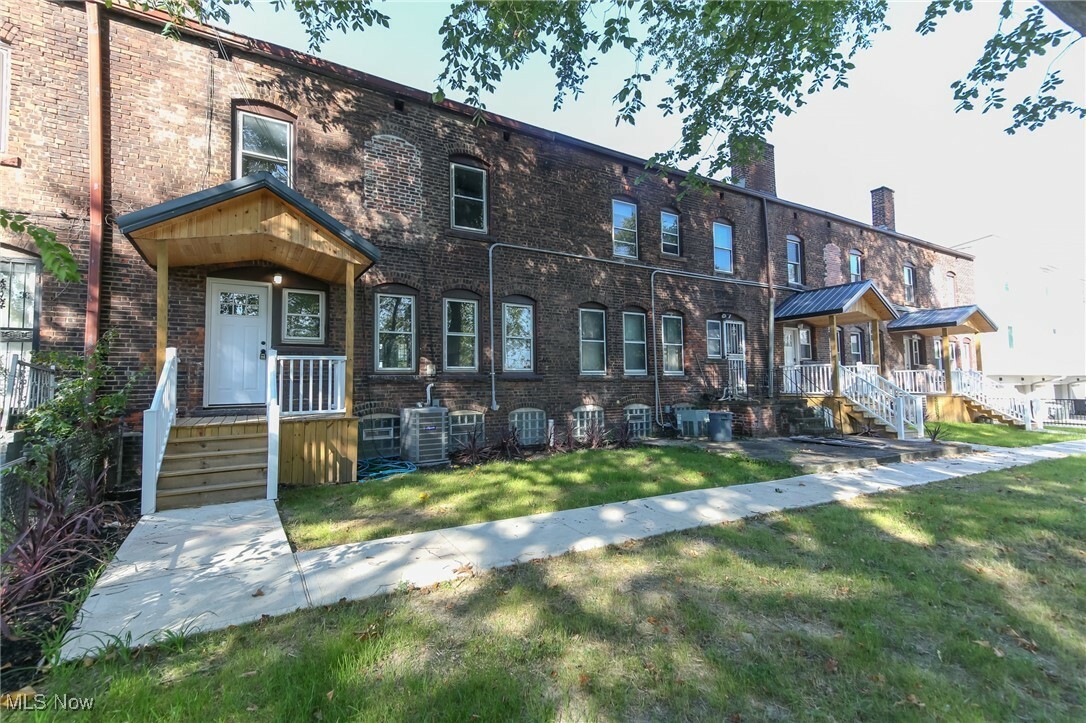 Property Photo: 1661 E 118th Street OH 44106