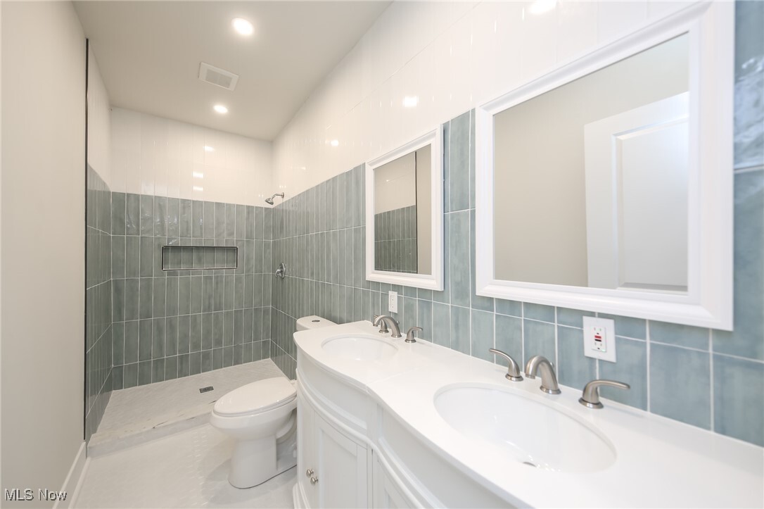 Property Photo: 1661 E 118th Street OH 44106