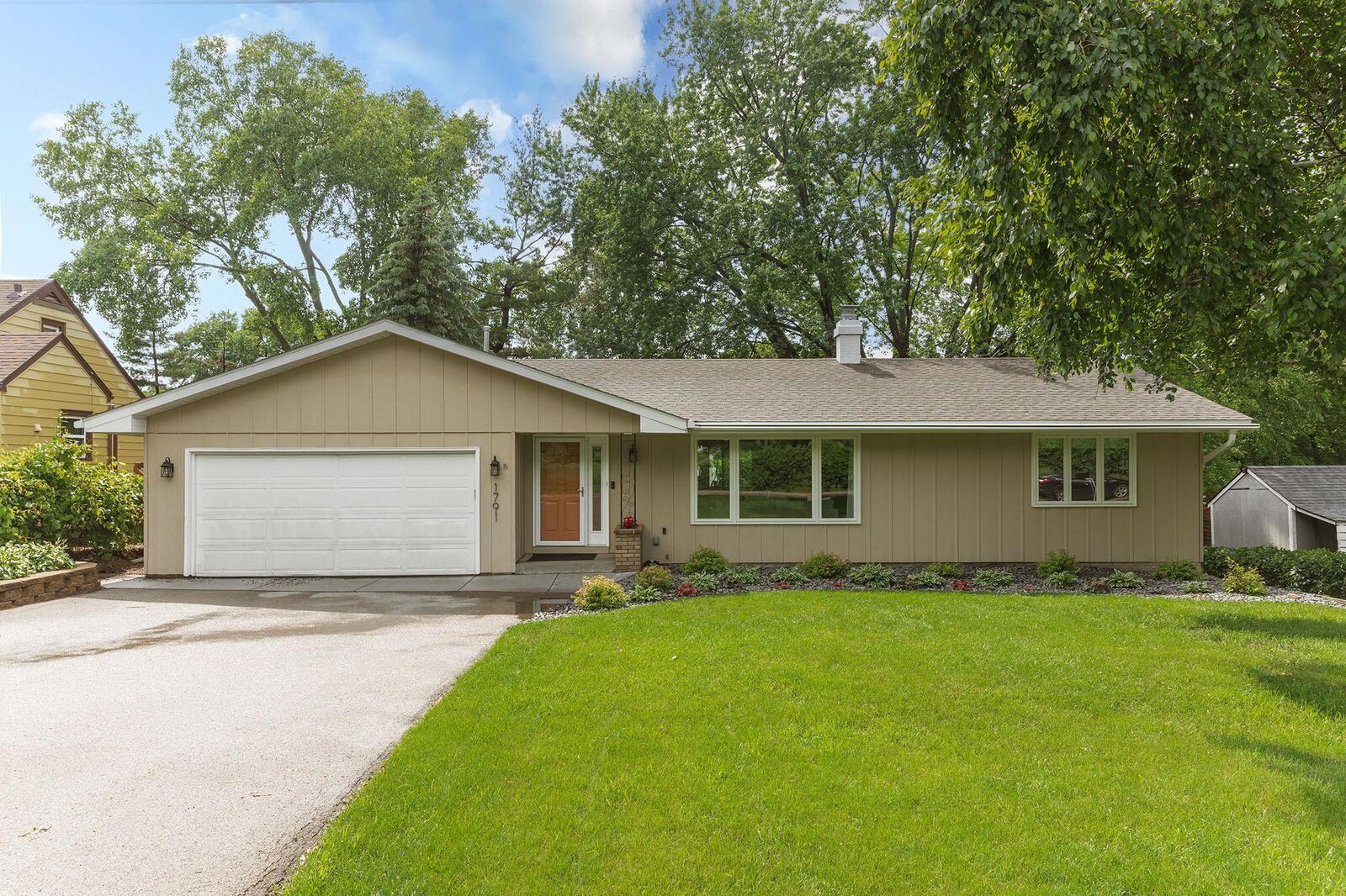 Property Photo: 1791 Fulham Street MN 55113