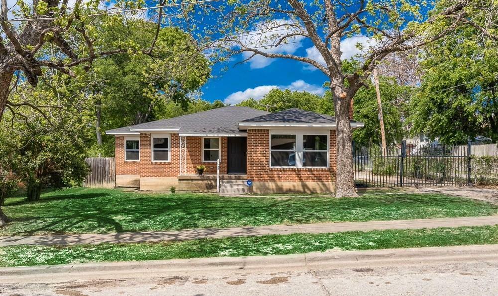 Property Photo: 1721 Essex Avenue TX 75203