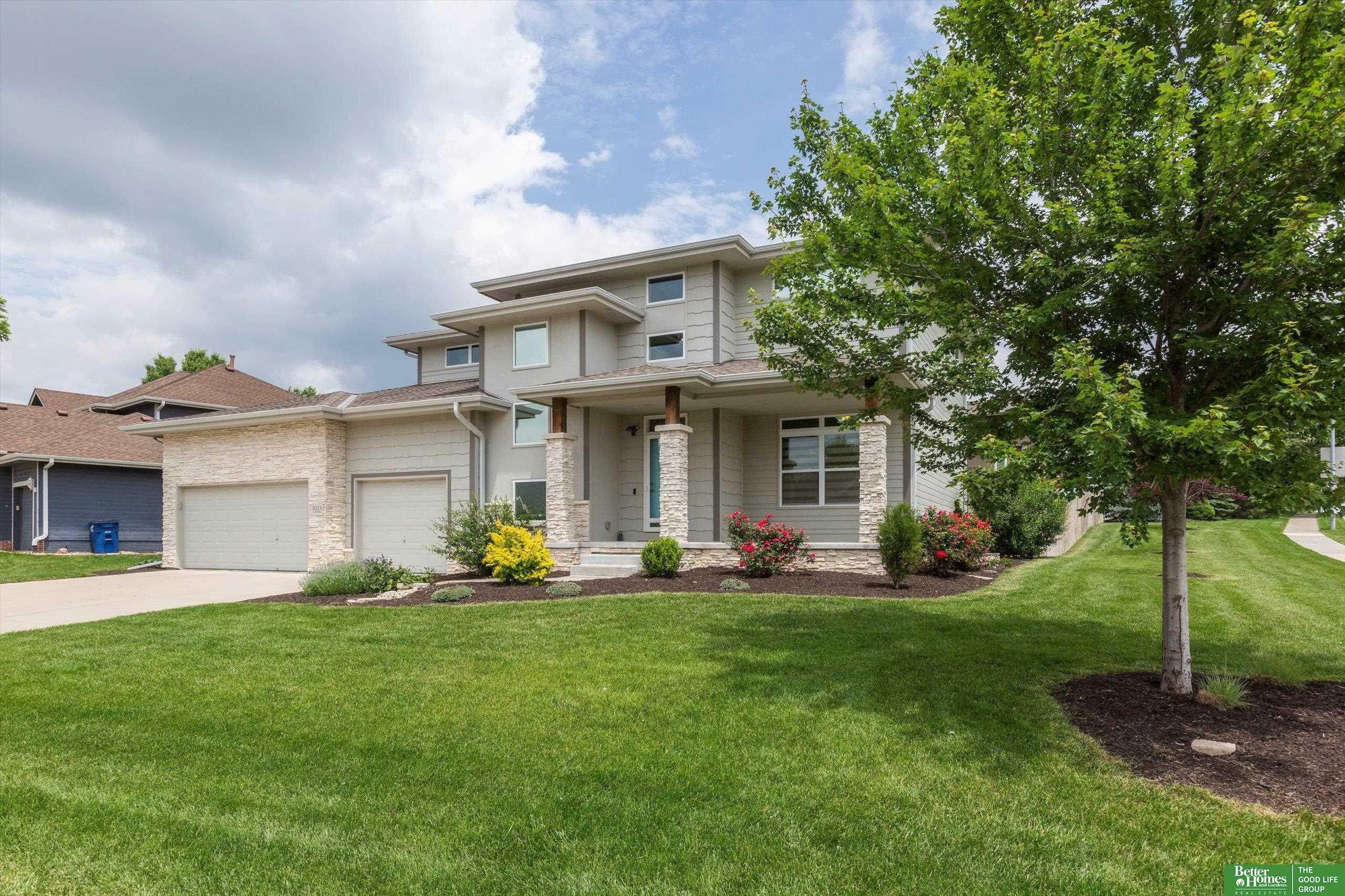 Property Photo: 6215 S 182 Avenue NE 68135