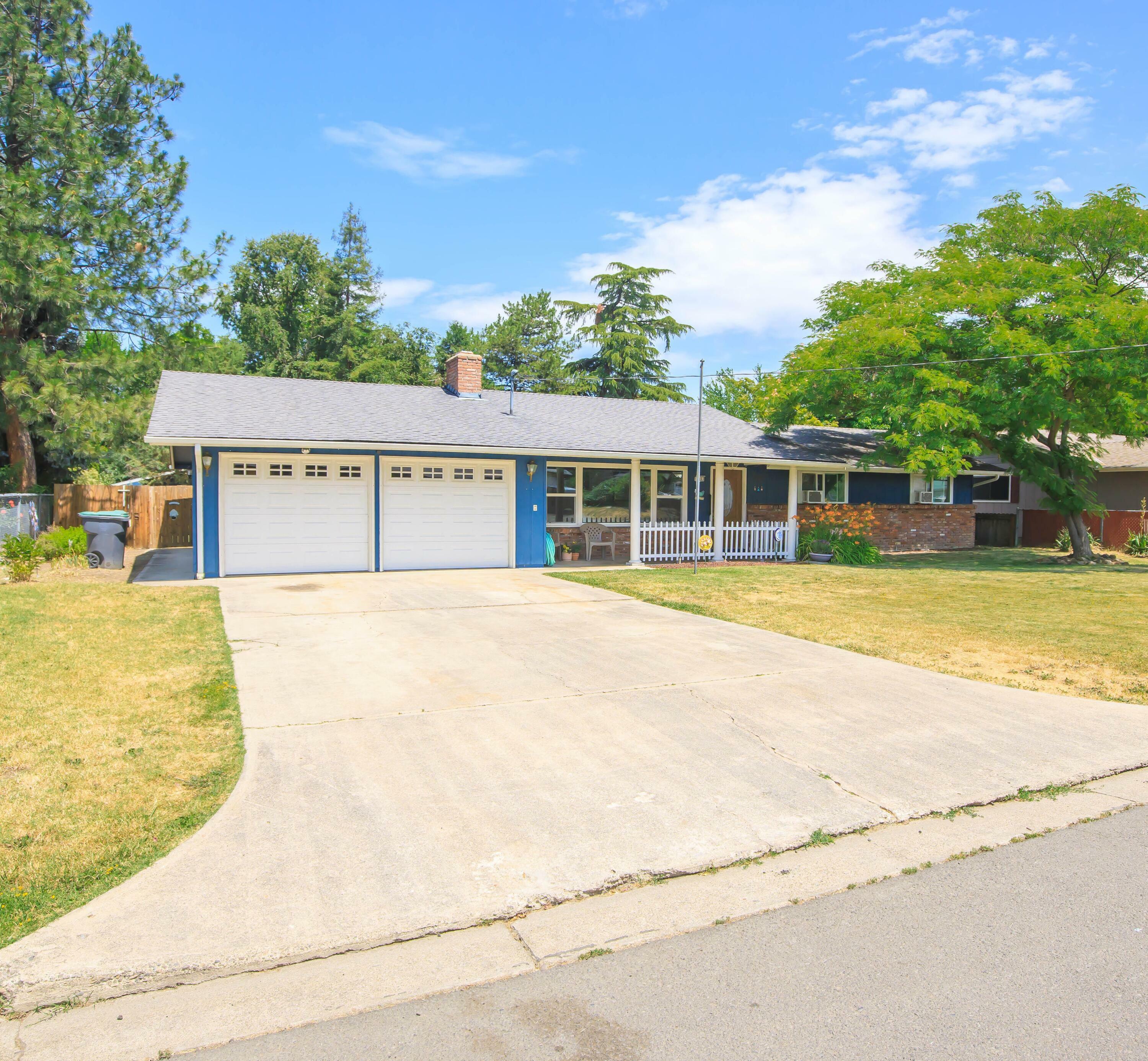 Property Photo: 201 S Rose Street OR 97535
