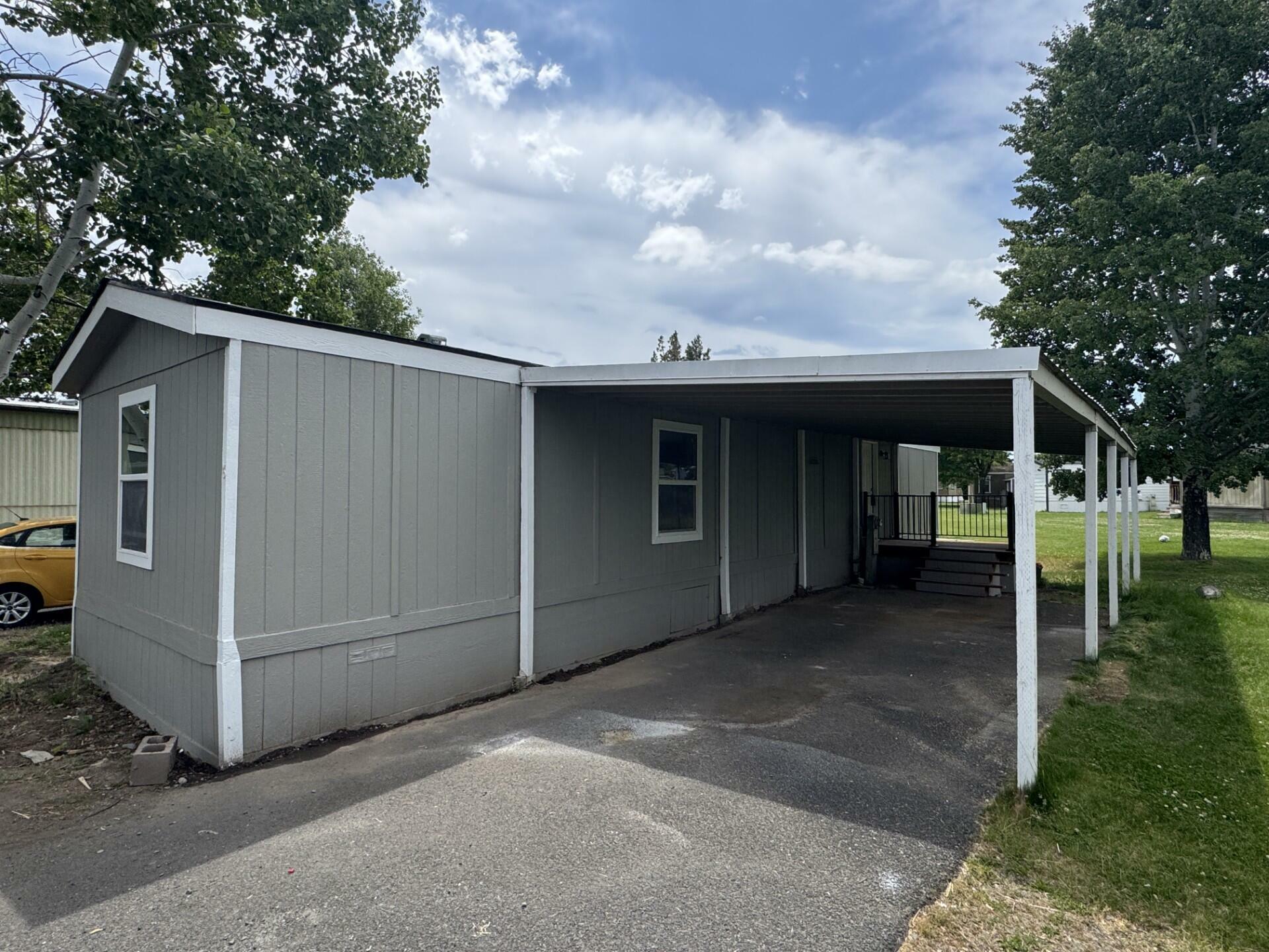 Property Photo:  526 NW 17th Street  OR 97756 
