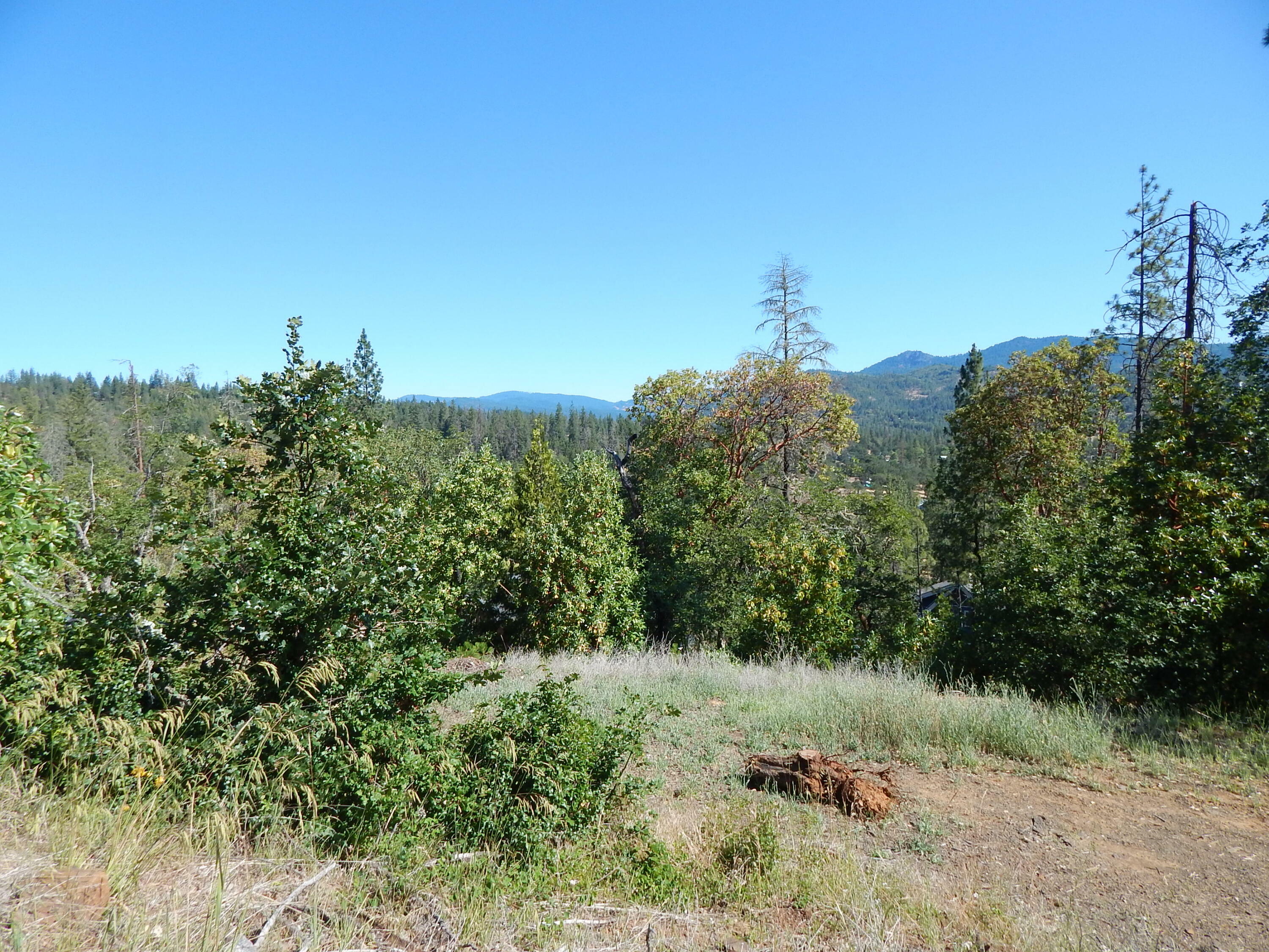 Property Photo: 635 Sarma Drive OR 97539