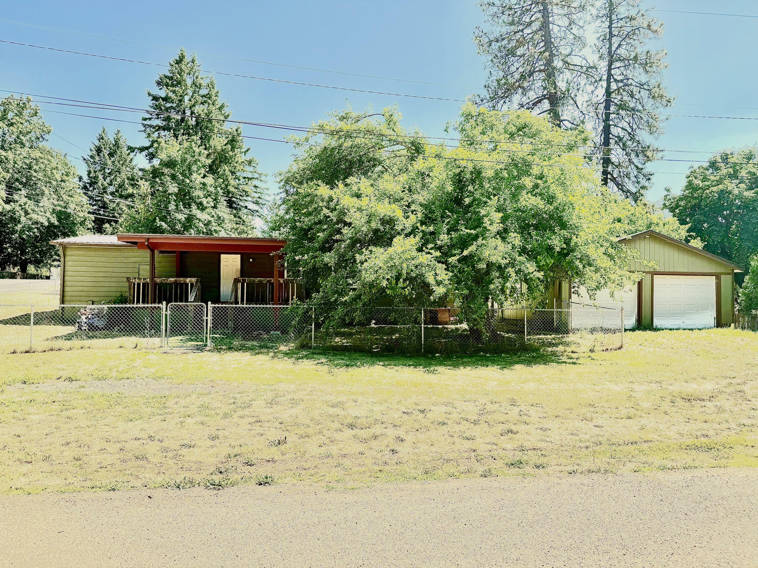 Property Photo: 616 Laurel Avenue OR 97522