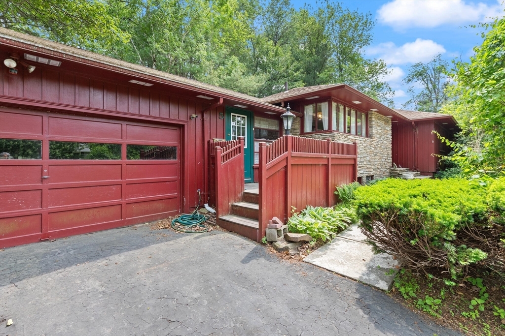 Property Photo: 5 Woodland Dr MA 01612