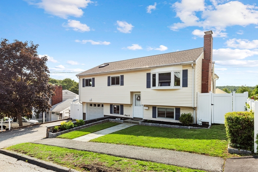 Property Photo:  10 Murdock Dr  MA 01960 