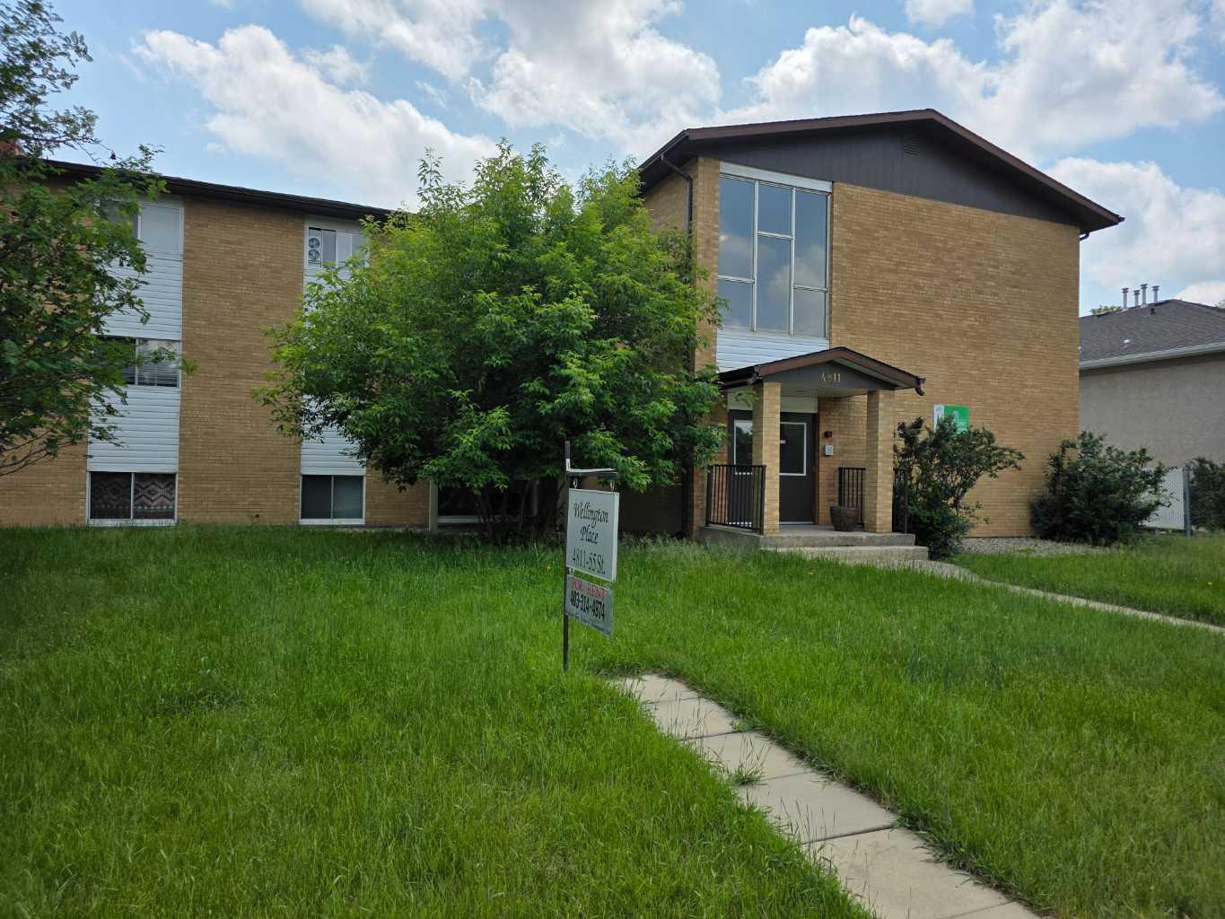 Property Photo: 4811 55 Street 306 AB T4N 2J2