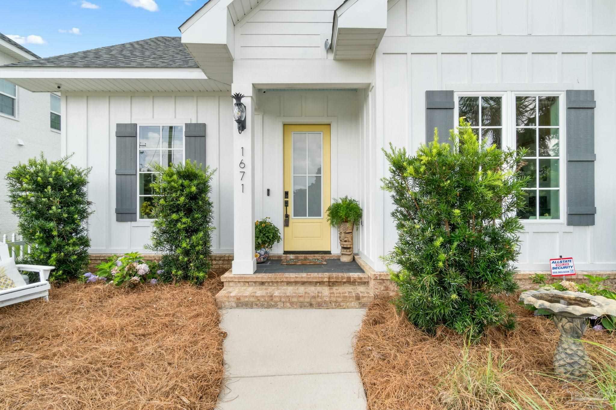 Property Photo:  1671 Cross St  FL 32503 