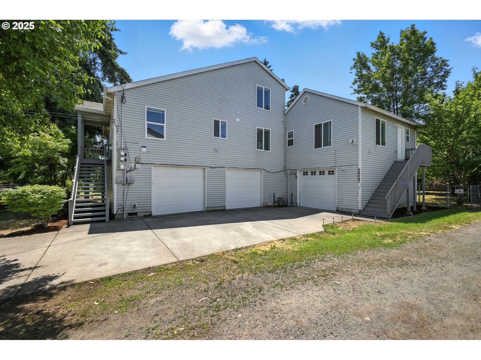 Property Photo: 5609 SE 117th Ave OR 97266