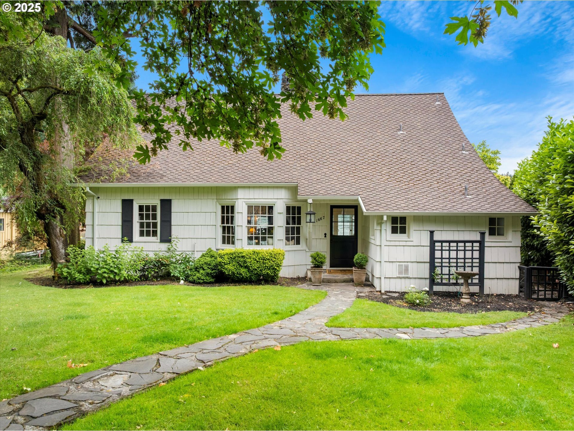 Property Photo: 1667 Lake Front Rd OR 97034