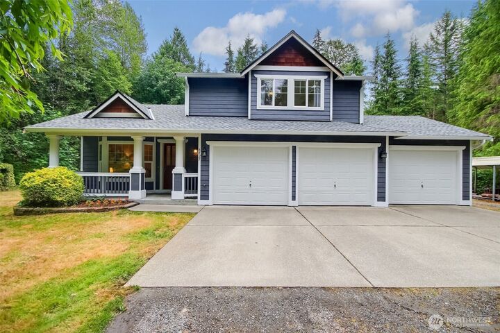 Property Photo:  6425  213th Avenue NE  WA 98252 