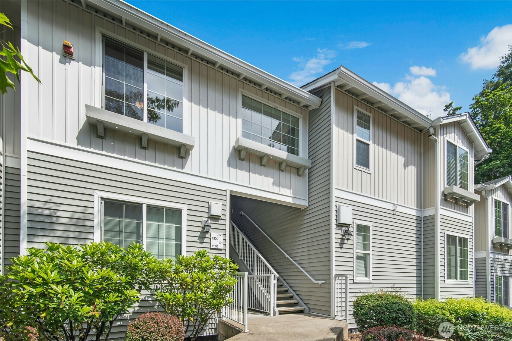 Property Photo: 3006 SE 8th Street 2120 WA 98058