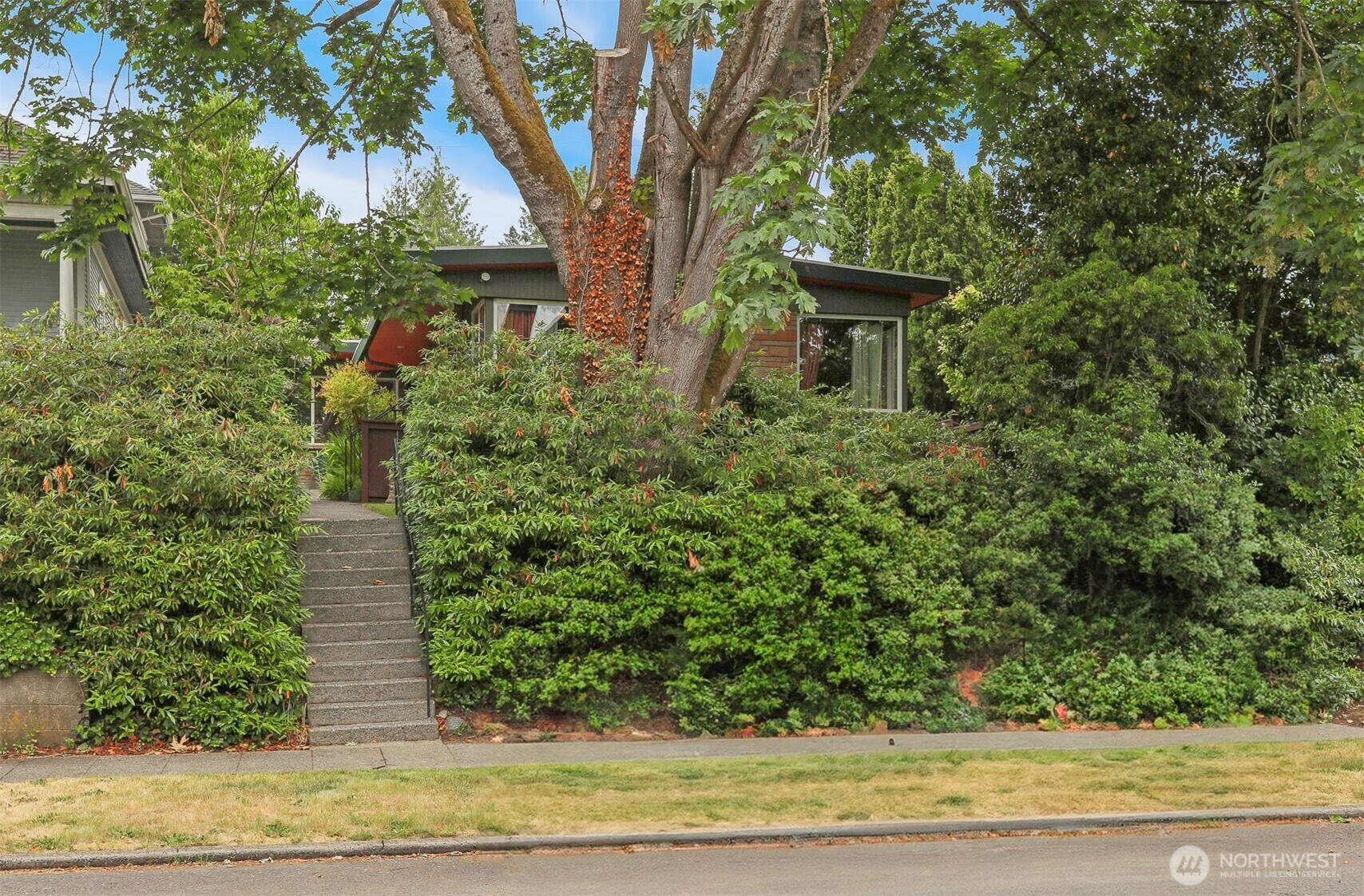 1919  2nd Avenue W  Seattle WA 98119 photo