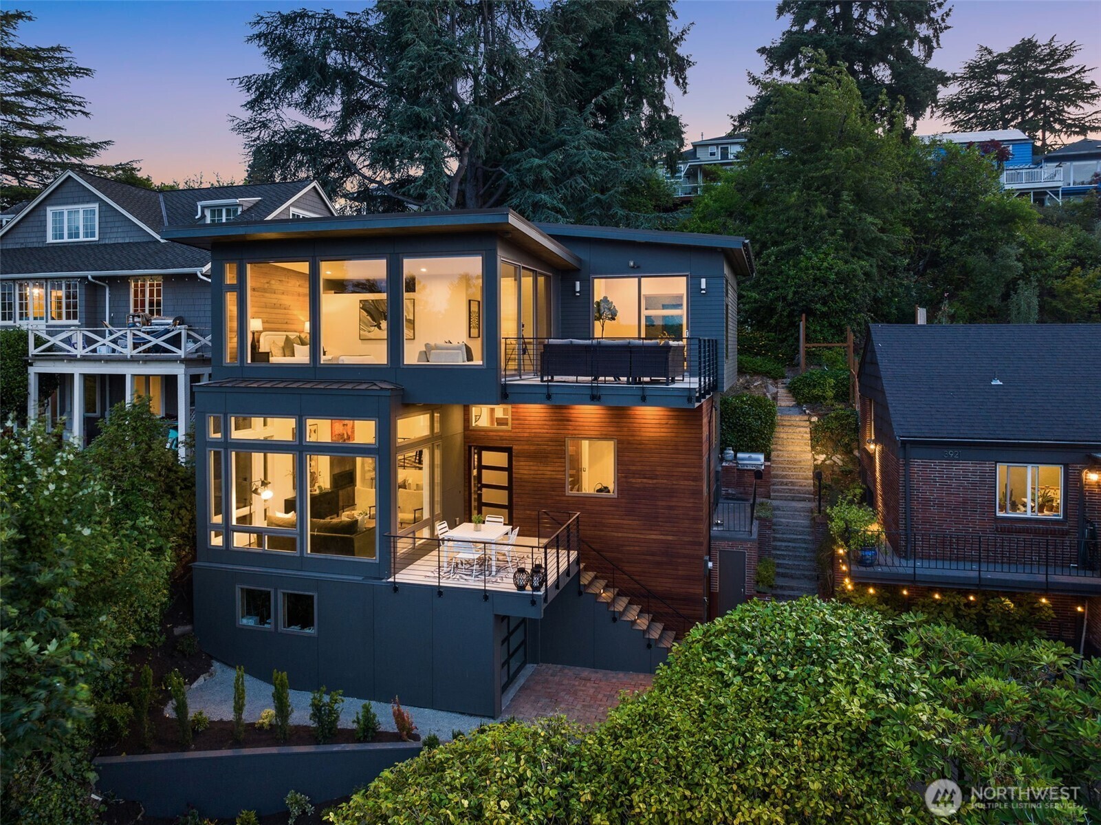 3925  48th Avenue S  Seattle WA 98118 photo
