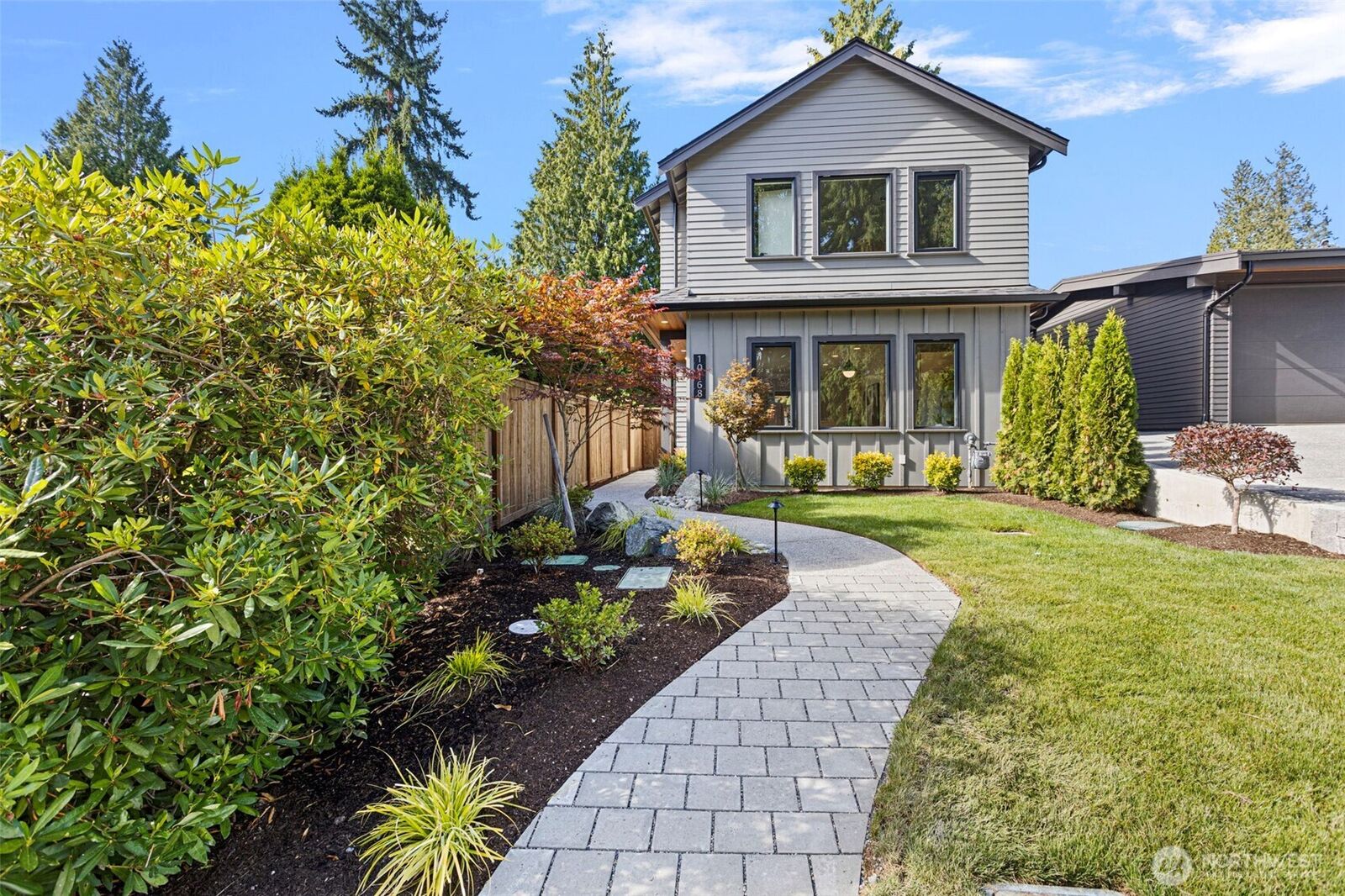 Property Photo:  10168 NE 112th Place  WA 98033 