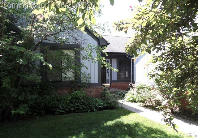 2791 Lochmoor Boulevard 21  Orion Twp MI 48360 photo