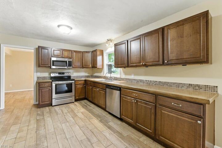 Property Photo:  1027 E Little Back River Rd  VA 23669 