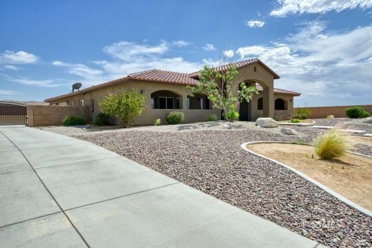 Property Photo: 133 W Rancho Del Cerro CA 93555