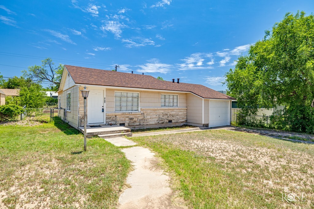 Property Photo: 2105 Coleman St TX 76901