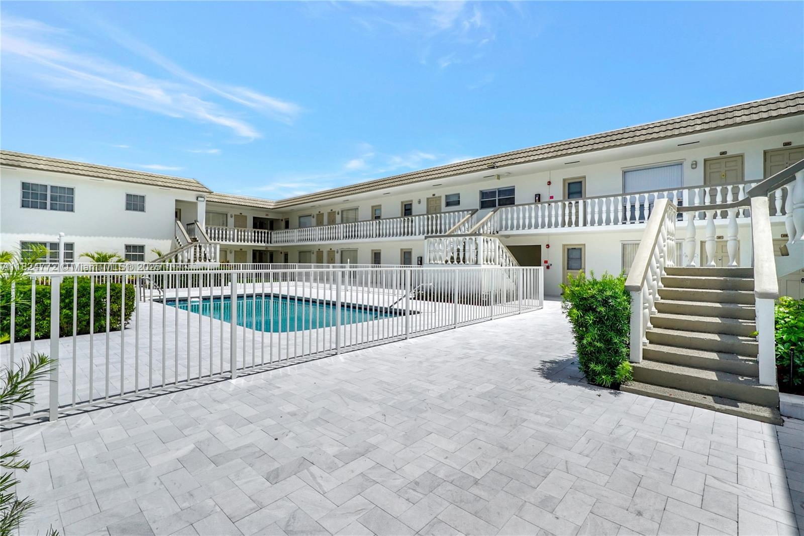 Property Photo:  5450 Hollywood Blvd 206  FL 33021 