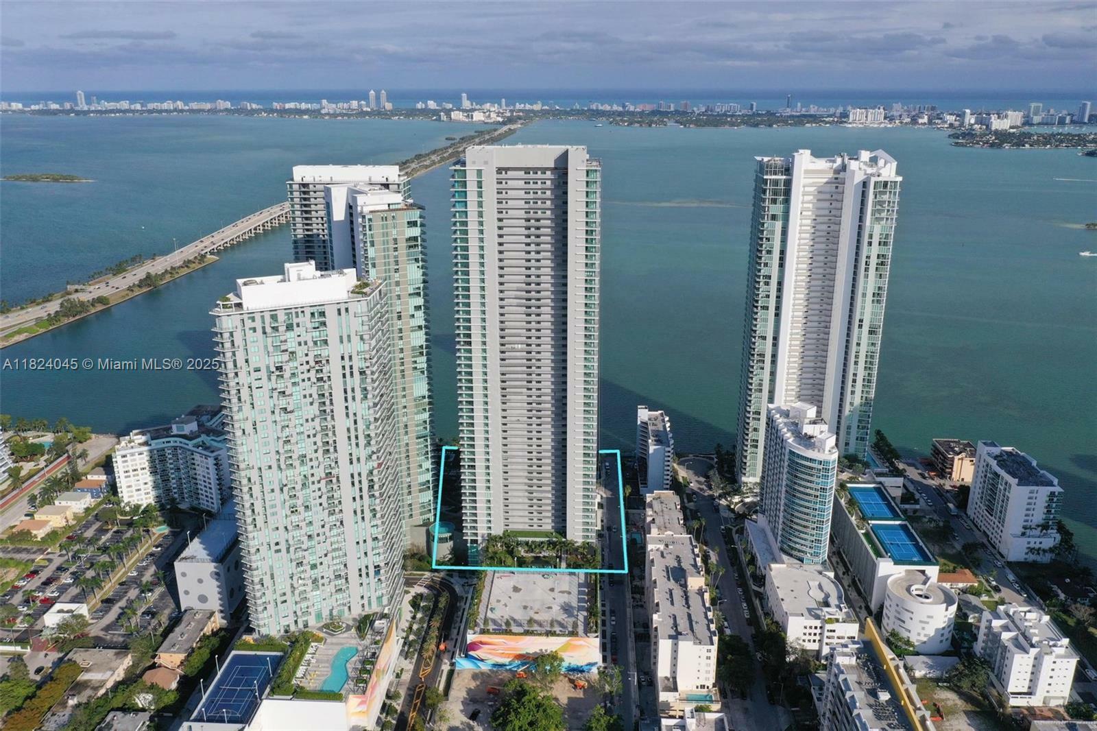 Property Photo: 480 NE 31st St 4804 FL 33137