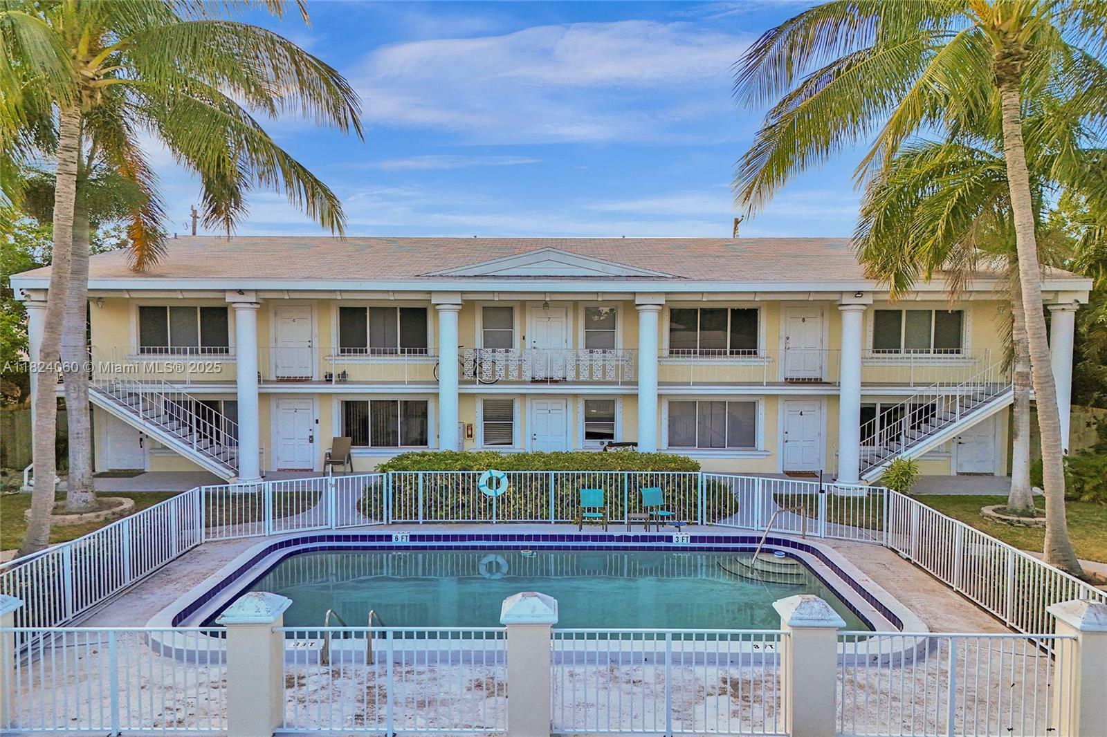 Property Photo: 4525 NE 21st Ave 5 FL 33308