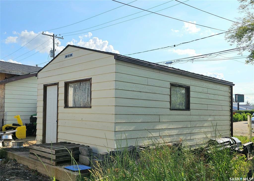 Property Photo: 58 3rd Avenue NE SK S9H 2G2
