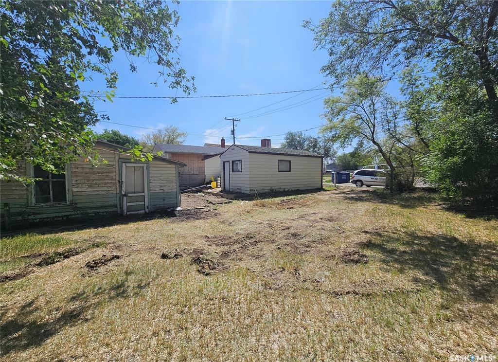 Property Photo: 58 3rd Avenue NE SK S9H 2G2