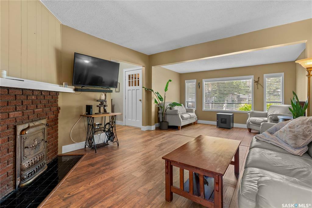 Property Photo: 927 College Avenue SK S4N 0Y2