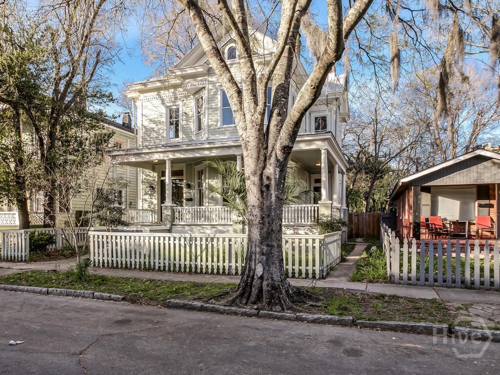 Property Photo:  208 W 35th Street  GA 31401 