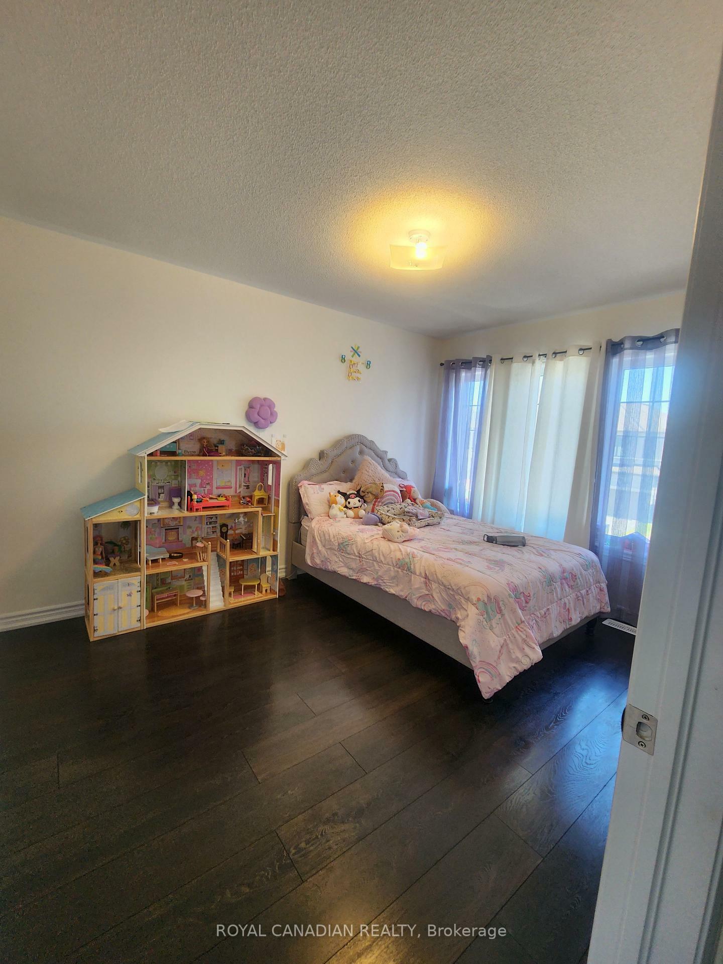 Property Photo: 29 Tamworth Terrace ON L9S 2Z8