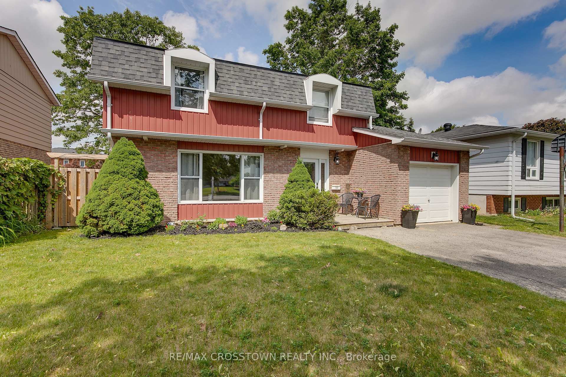 Property Photo: 122 Marshall Street ON L4N 4L5