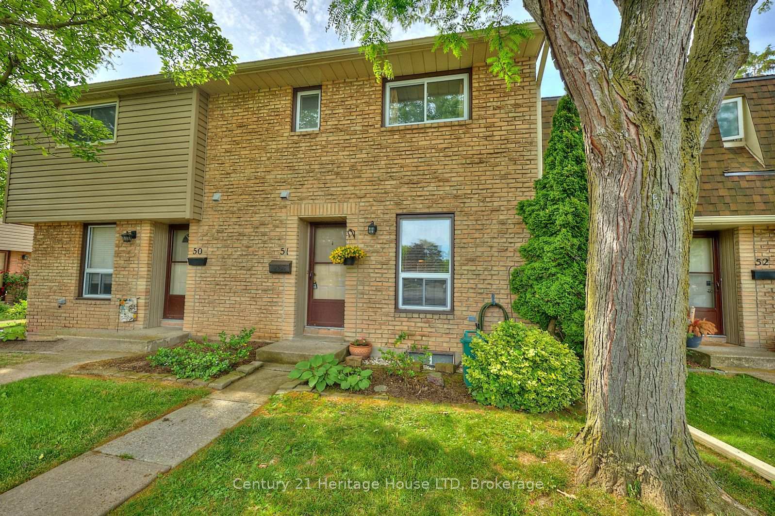 Property Photo: 75 Ventura Drive 51 ON L2R 7J7