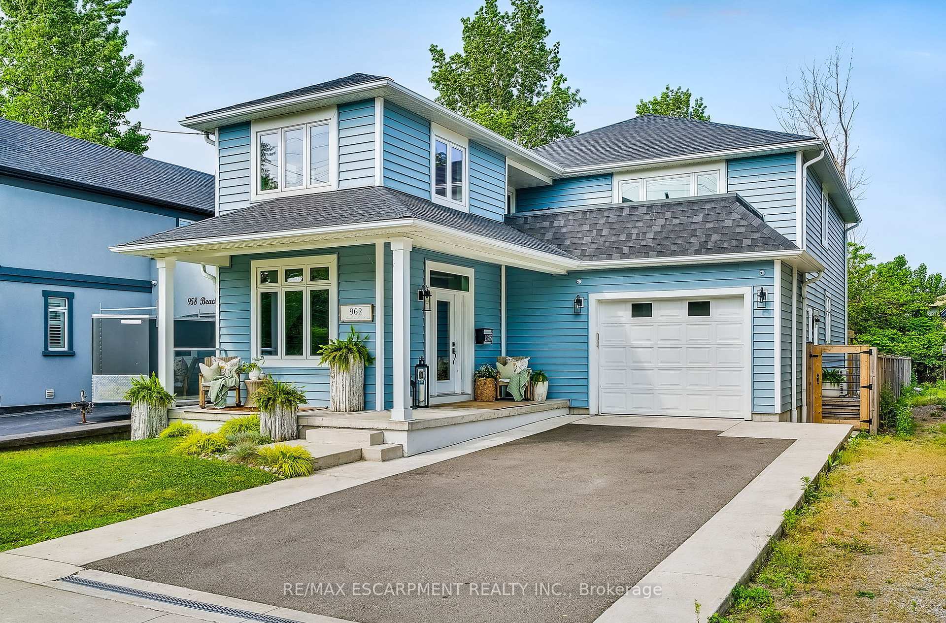 Property Photo: 962 Beach Boulevard ON L8H 6Z4
