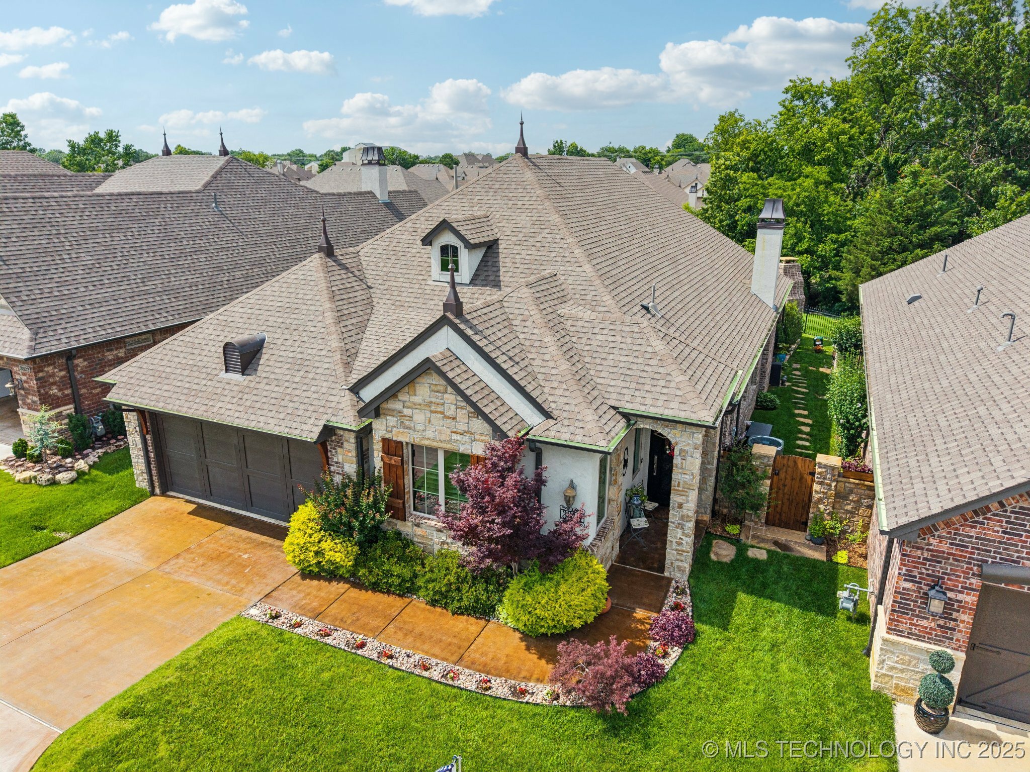 Property Photo: 3818 W Phoenix Place OK 74011