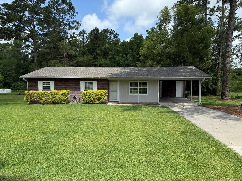 Property Photo:  208 Magnolia Drive  GA 31620 