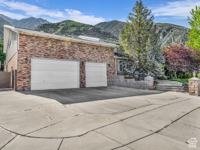 Property Photo: 11551 S Woodhampton Dr E UT 84092