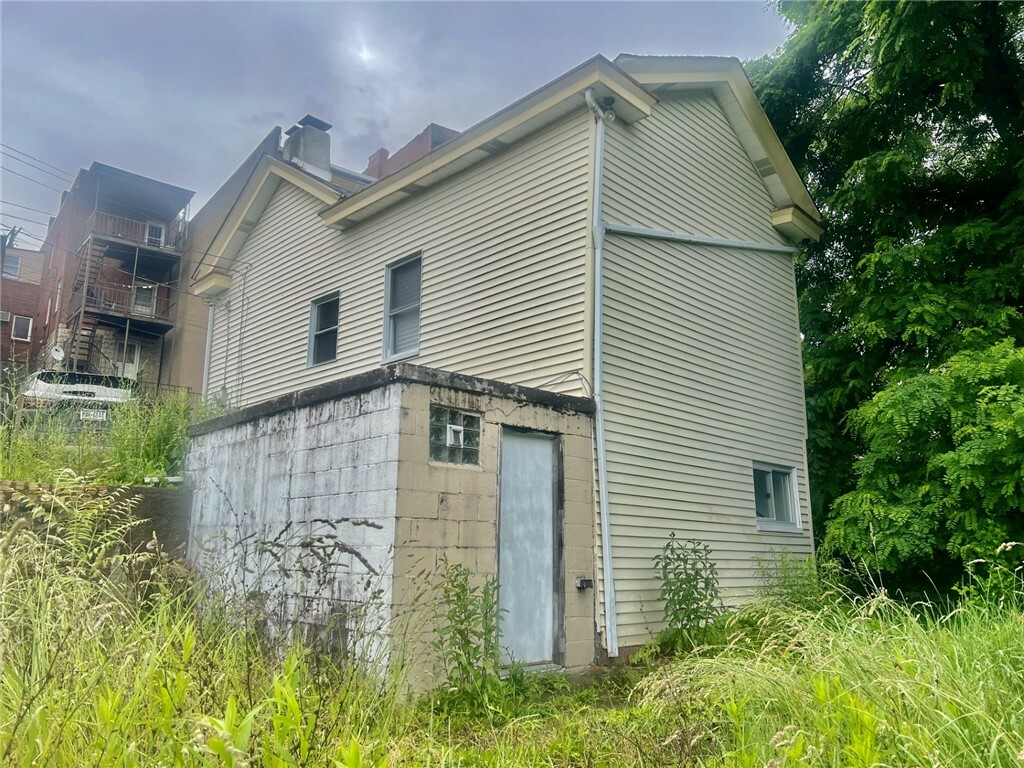 Property Photo: 18 Windfall Way PA 15227