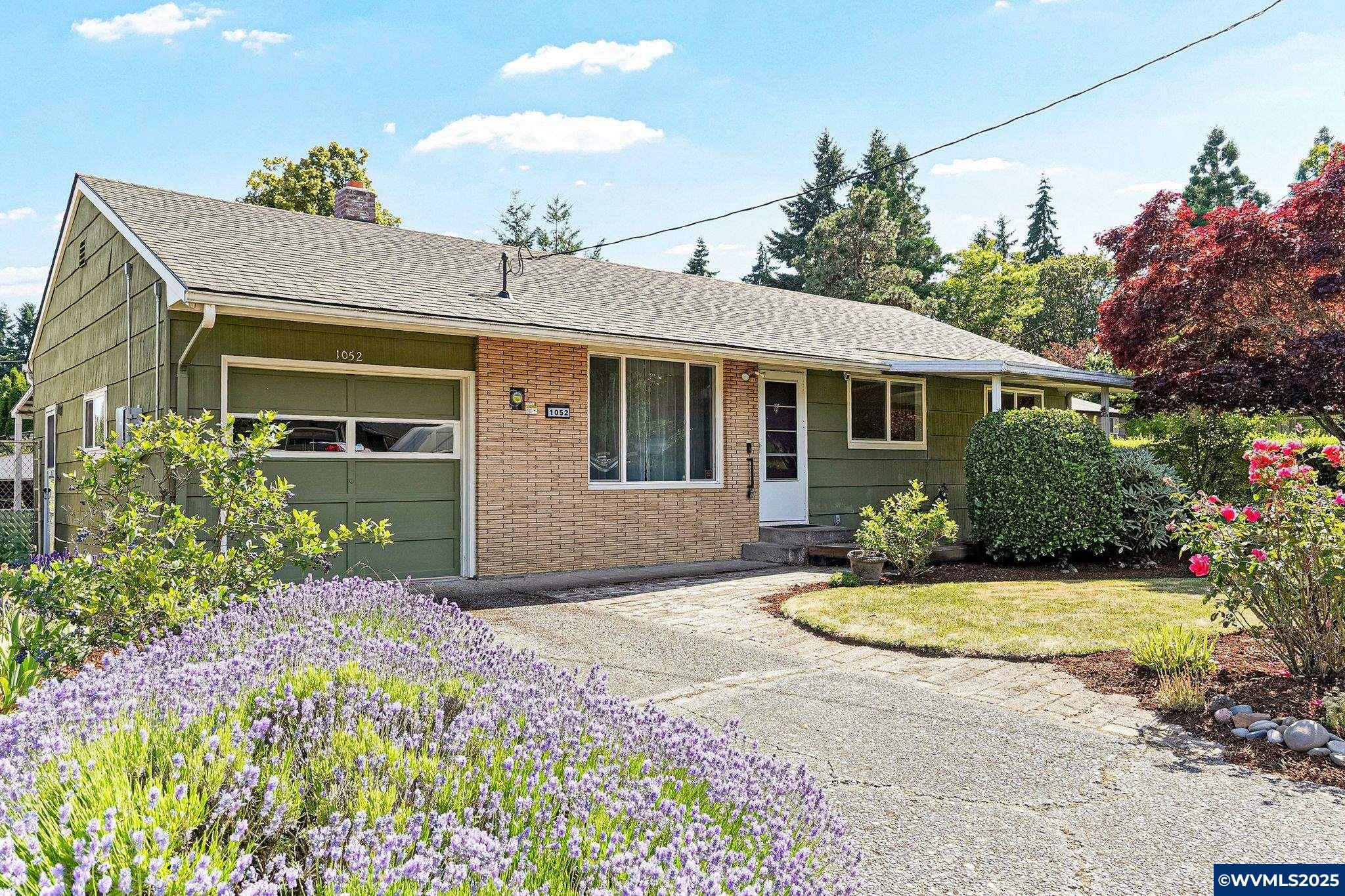 Property Photo:  1052 Shamrock Dr SE  OR 97302 