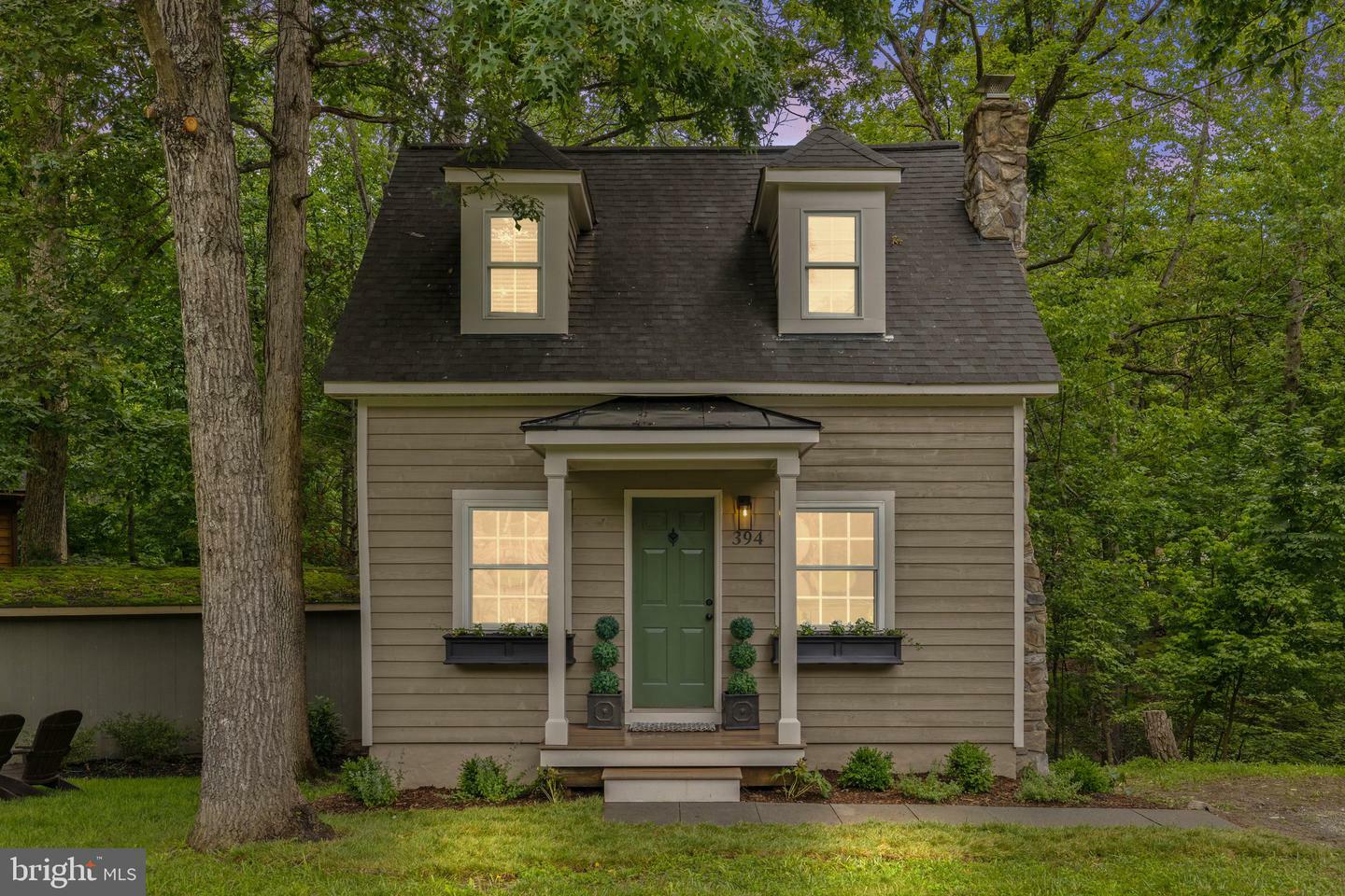 Property Photo:  394 White Oak Lane  VA 20135 